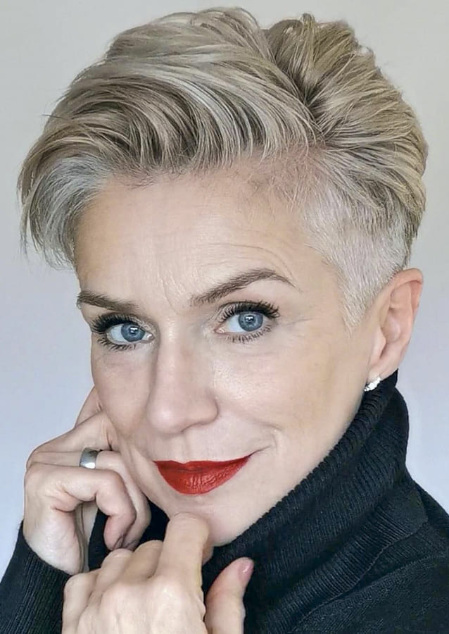 short hairstyles for women over 40 (1)