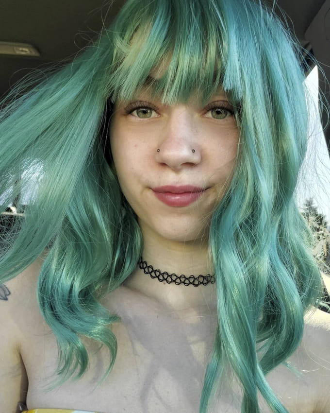 Green long medigum hairstyles with bangs