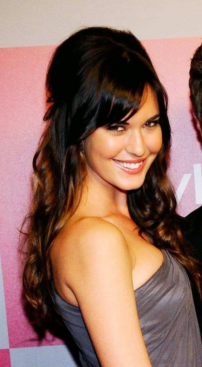 Side fringe hairstyles for long hair 2018 - Womenstyle.com