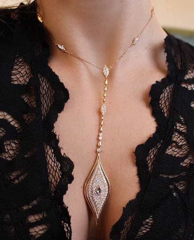 Wonderful flashy diamond necklace design