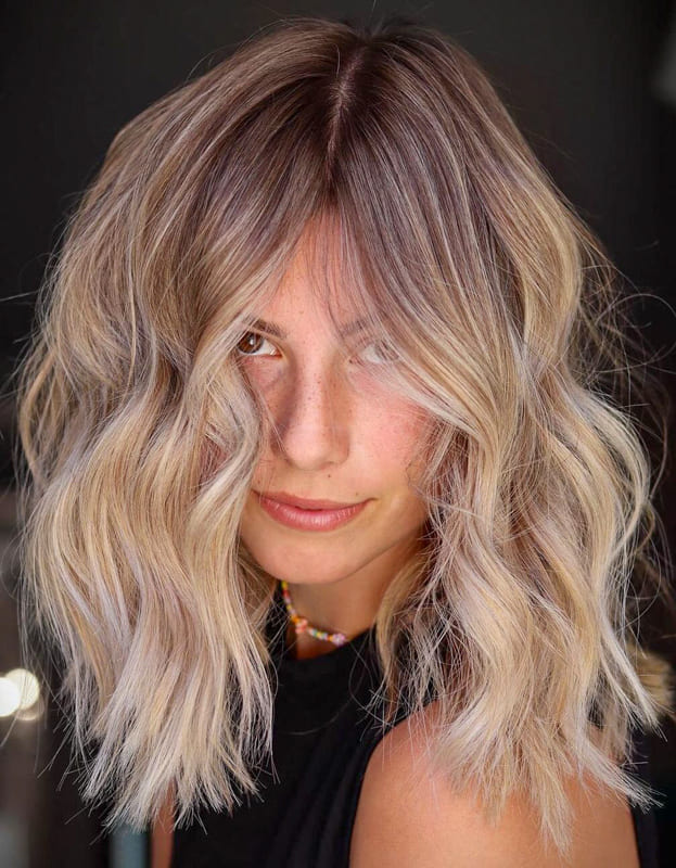 Ombre wavy short blonde hair