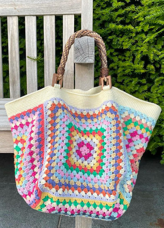 colorful and white granny square crochet bag