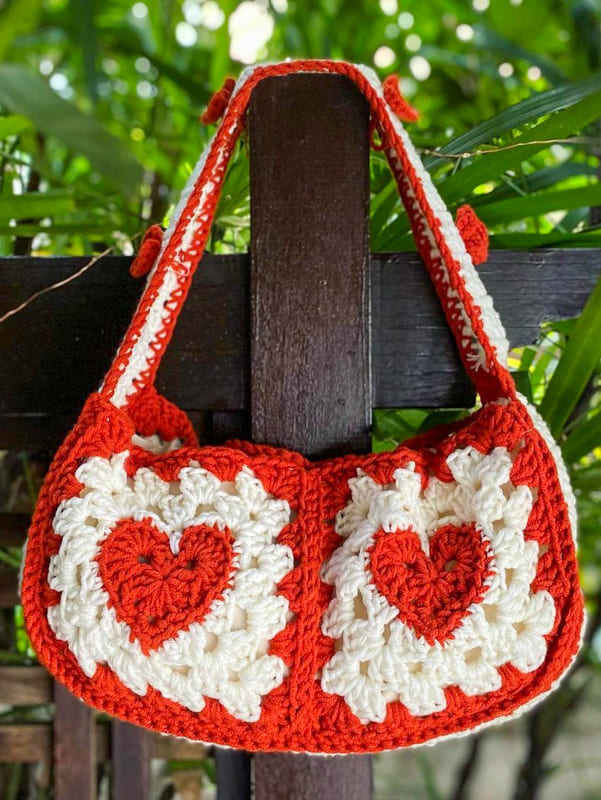 red and white granny square crochet bag