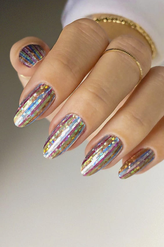 12 Stylish Metallic Nail Polish Designs and Tutorial