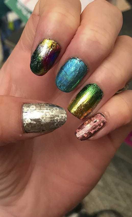 Short and colorful metallic nails