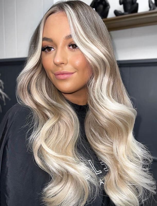 Long Wavy Balayage Ash Blonde hair