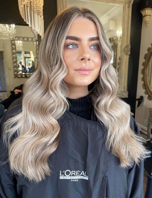 Wavy Ash Blonde Long Hair