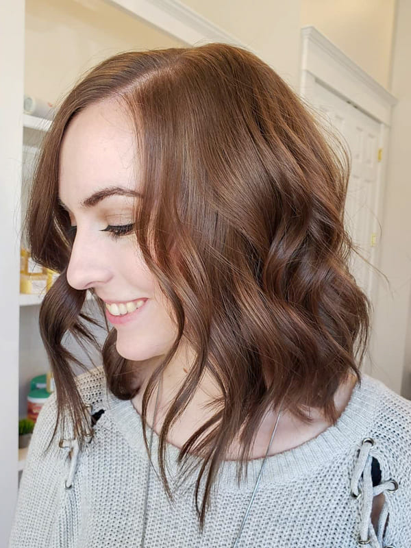 Short wavy chestnut brown hair