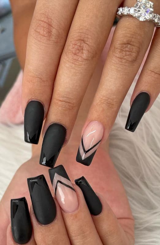 22 Amazing Black Nails Designs That will amaze you (3)
