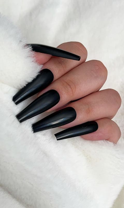 Black press on nails