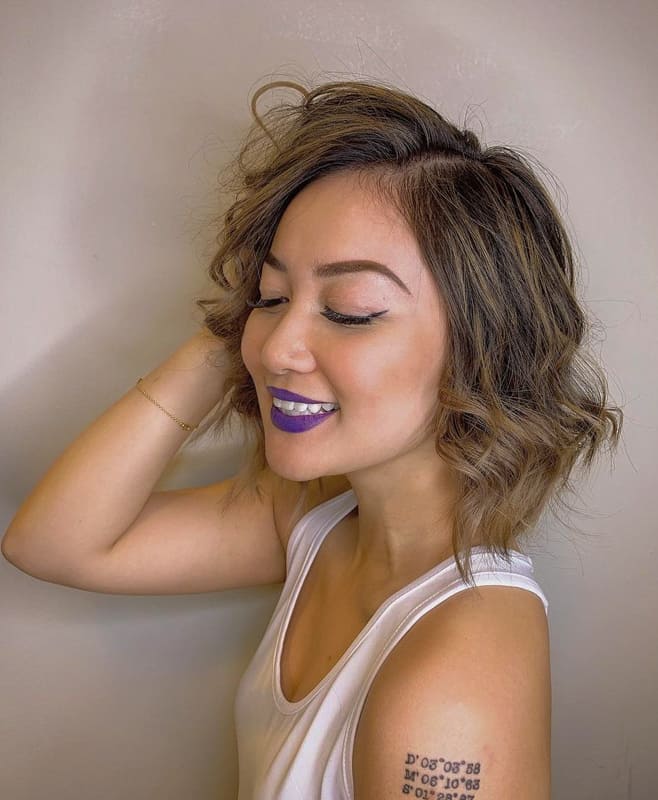 Messy short hair caramel highlights