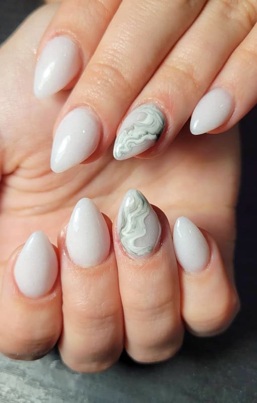 Short gray marble nails