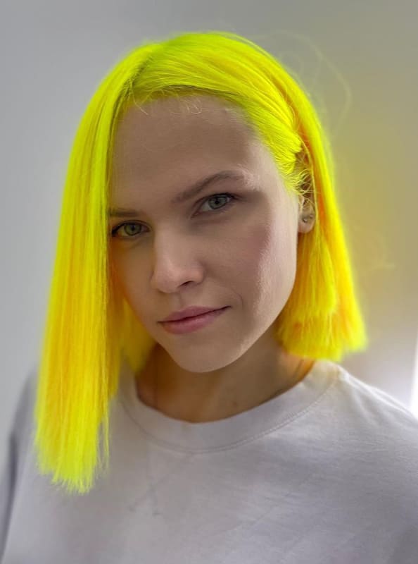 Short neon bob yellow hair