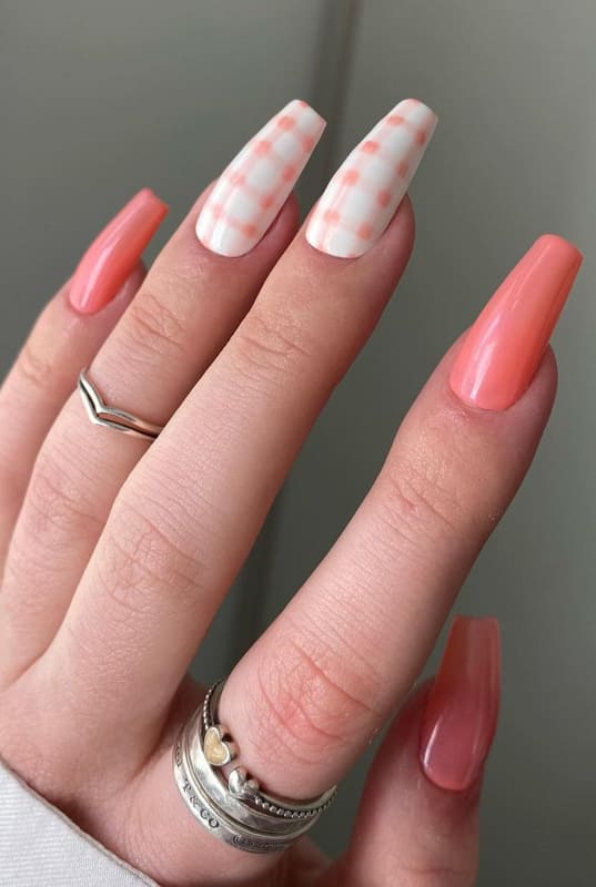 Soft pink fall coffin nails