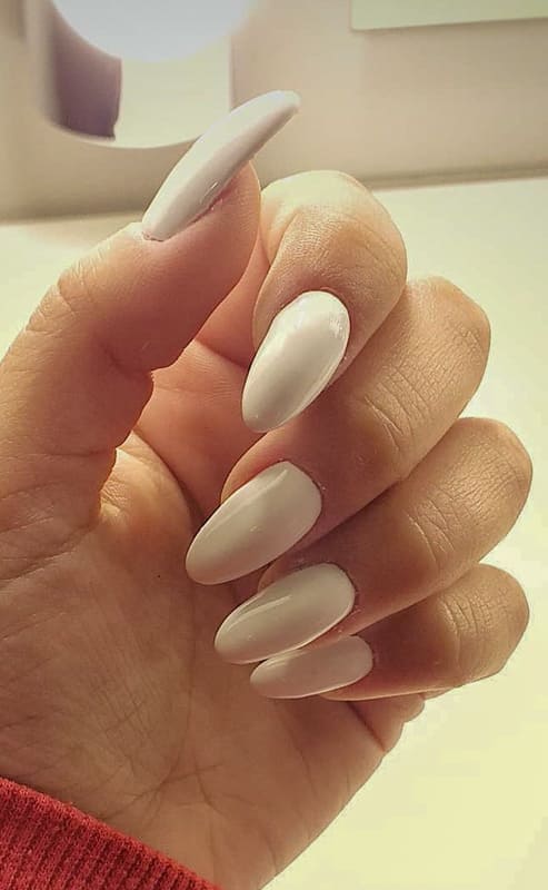White almond nails