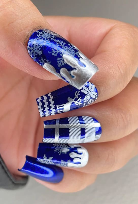 Cute blue and silver nails with snow
