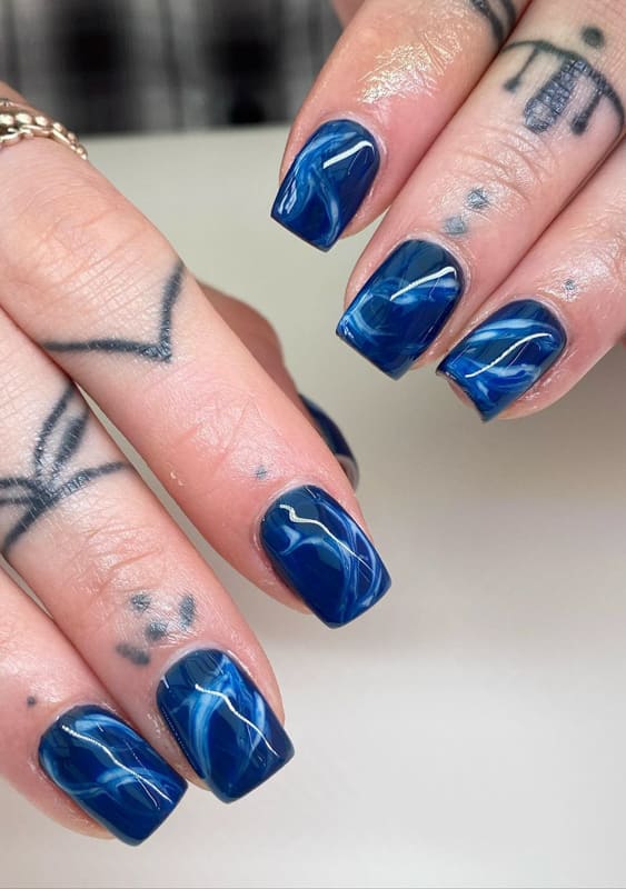 Marble dark blue short square nails