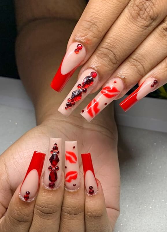 Red acrylic nails with lips