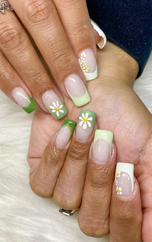Short green square nails with flowers