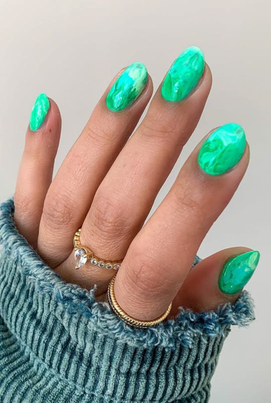 Short marble green acrylic nails