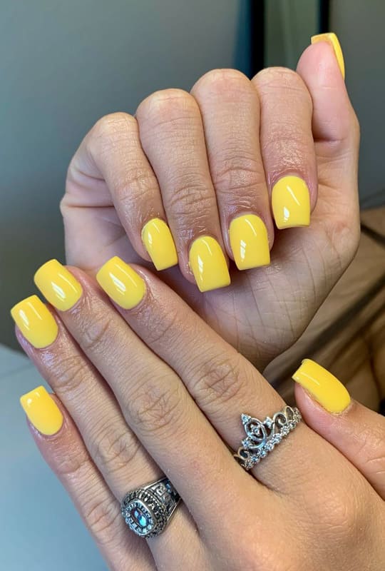 Short yellow square nails