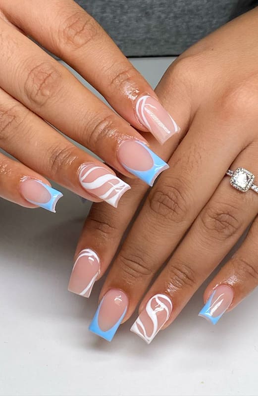 White swirl short square nails