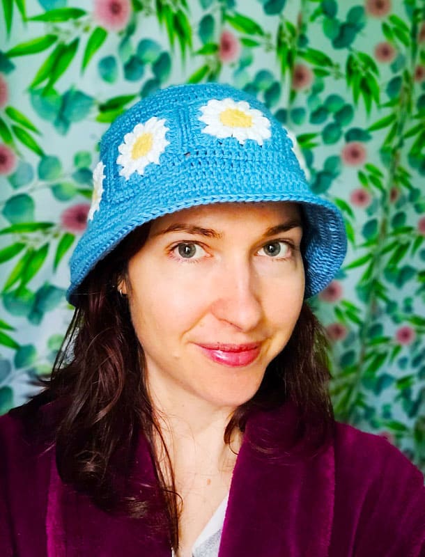 Daisy Granny Square Crochet Bucket Hat Pattern